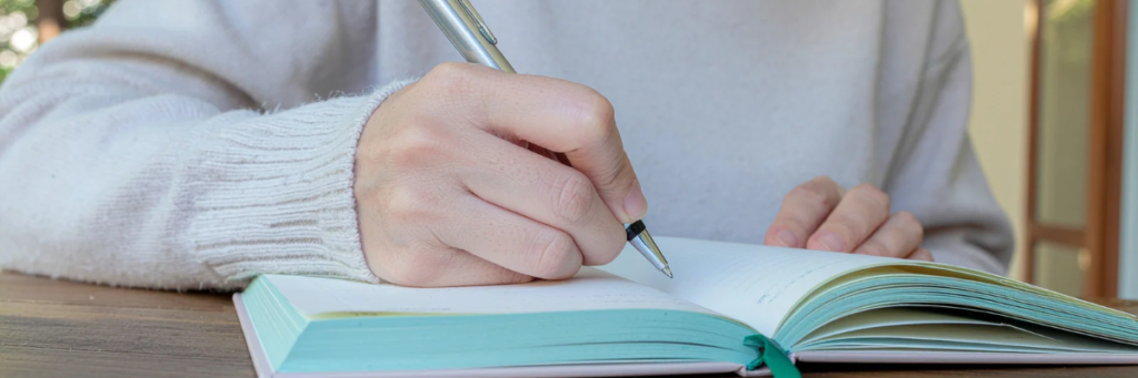 最期について話し合うためにノートに書き出す様子